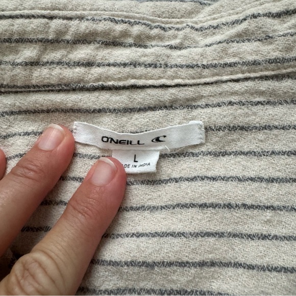 O’neill Large Cream and Gray Striped Button Down Shirt - Picture 4 of 7
